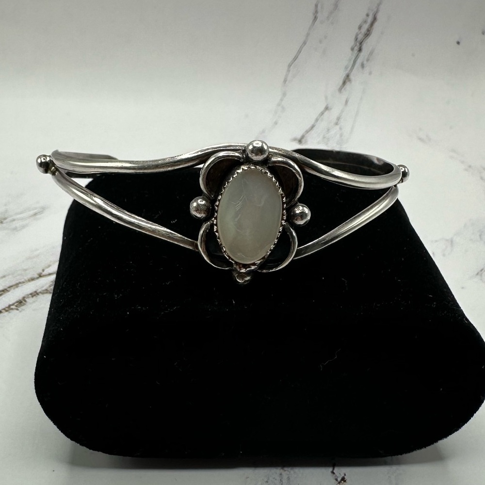 925 Silver Bracelet with White Mother of Pearl Stone